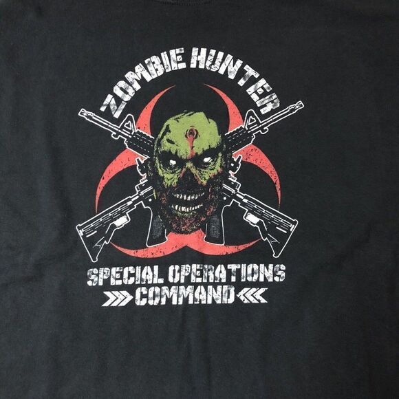 Men's Graphic Print Zombie Hunter T-shirt - Picture 2 of 6